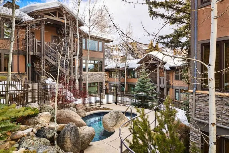 Aspenwood condominiums courtyard