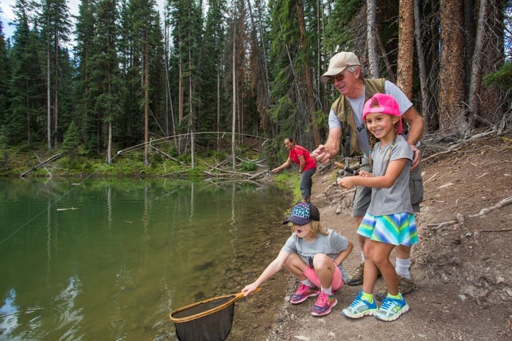 Snowmass private family adventure: kids fishing with mountain guide